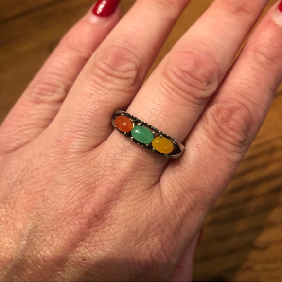 Avon Jewelry - 🌸VTG Avon Sterling Silver Three Stone Ring